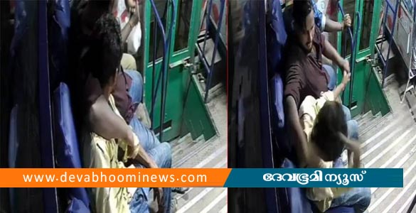 കഴുത്തുഞെരിച്ച് ശ്വാസം മുട്ടിച്ചു, ബസ്സിൽ നിന്ന് തള്ളിയിട്ടു; യാത്രക്കാരന് ക്രൂരമർദനമെന്ന് പരാതി
