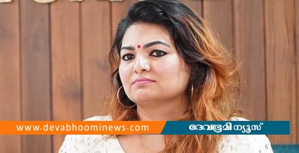 നടിയും നിർമ്മാതാവുമായ സാന്ദ്ര തോമസിനെതിരെ പ്രൊഡക്ഷൻ കൺട്രോളറുടെ വധഭീഷണി