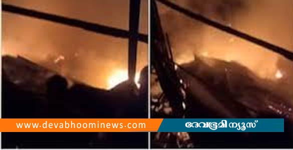 കോഴിക്കോട് പേപ്പർ അവശിഷ്ടം സൂക്ഷിച്ച കടയ്ക്ക് തീ പടര്‍ന്നു; ഷെഡ് പൂർണമായും കത്തി നശിച്ചു