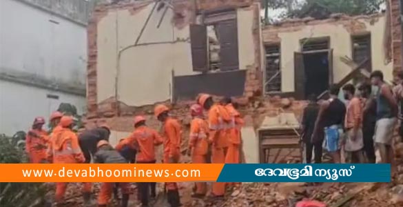 കൊടകരയിൽ ഇരുനില കെട്ടിടം തകർന്ന് 2 ഇതര സംസ്ഥാന തൊഴിലാളികള്‍ മരിച്ചു