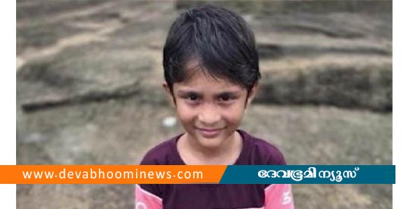 അമ്മയുടെ മുന്നില്‍ സ്കൂള്‍ ബസിടിച്ചു; പാലക്കാട് ആറു വയസുകാരന് ദാരുണാന്ത്യം