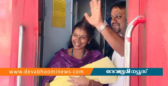'നിധി' ഇനി സ്വന്തം നാട്ടിലേക്ക്; മാതാപിതാക്കൾ ഉപേക്ഷിച്ച കുഞ്ഞിനെ ജാര്‍ഖണ്ഡ് സിഡബ്ല്യൂസിക്ക് കൈമാറും