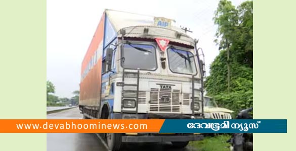 കാർ കടത്തുന്നതായി സംശയം; കൊച്ചിയിൽ കണ്ടെയ്നർ ലോറി പിടികൂടി; ഒരാൾ കസ്റ്റഡിയിൽ നിന്ന് രക്ഷപ്പെട്ടു