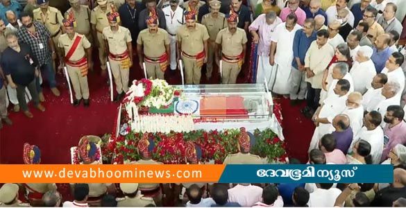 വി എസ് അച്യുതാനന്ദന്റെ വേർപാട്; ആലപ്പുഴ ജില്ലയിൽ നാളെ അവധി