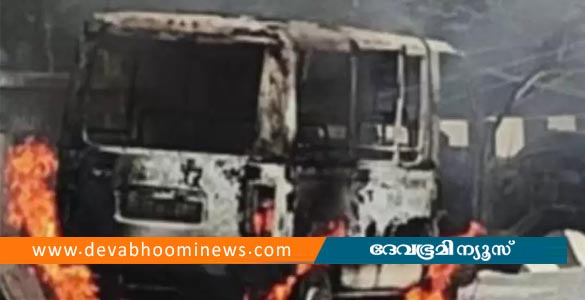 കോഴിക്കോട് ആറംഗ കുടുംബം സഞ്ചരിച്ച വാഹനം കത്തി നശിച്ചു
