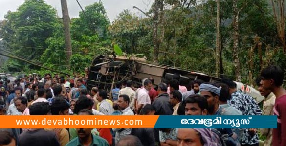 ഉടുമ്പൻചോലയിൽ ടൂറിസ്റ്റ് ബസ് മറിഞ്ഞ് അപകടം; അഞ്ച് പേർക്ക് പരിക്ക്