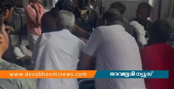 പാലക്കാട് വീടിനുള്ളിൽ പൊട്ടിത്തെറി; സഹോദരനും സഹോദരിക്കും ഗുരുതരപരുക്ക്