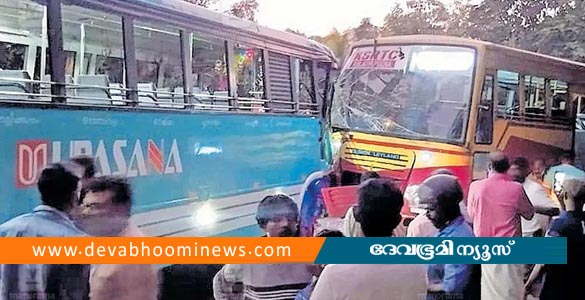 ഓയൂരിൽ കെഎസ്ആ‍ർടിസി ബസും സ്വകാര്യ ബസും കൂട്ടിയിടിച്ച് നിരവധി പേർക്ക് പരിക്ക്