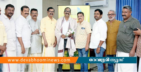 തൃശൂർ മാനേജ്മെന്‍റ് അസോസിയേഷൻ പ്രസിഡന്‍റ് പദ്മകുമാറിനെ കെ3എ ആദരിച്ചു