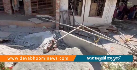 നിർമ്മാണത്തിലിരുന്ന വീടിൻ്റെ ഒരു ഭാഗം തകർന്നു വീണു: രണ്ട് പേര്‍ക്ക് പരിക്ക്