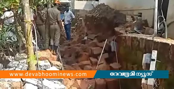 കോഴിക്കോട് നിര്‍മാണ പ്രവര്‍ത്തനത്തിനിടെ മതിലിടിഞ്ഞു വീണ് അപകടം; 4 പേര്‍ക്ക് പരിക്ക്