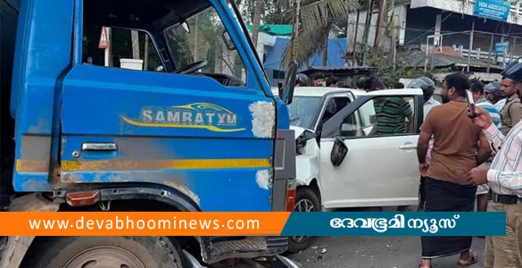 കൊയിലാണ്ടിയിൽ കാറും ലോറിയും കൂട്ടിയിടിച്ച് അപകടം; ഒരു മരണം