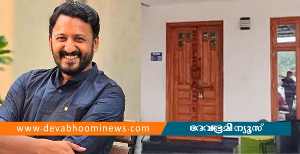 യുവതിയുടെ പരാതിക്ക് പിന്നാലെ രാഹുല്‍ മാങ്കൂട്ടത്തിൽ മുങ്ങി; പാലക്കാട്ടെ എംഎല്‍എ ഓഫീസ്  പൂട്ടിയ നിലയിൽ