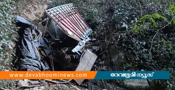 അരുണാചല്&zwj; പ്രദേശില്&zwj; ട്രക്ക് കൊക്കയിലേക്ക് മറിഞ്ഞ് അപകടം; 21 മരണം