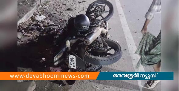 കോഴിക്കോട് ബീച്ച് റോഡിൽ ബൈക്കുകൾ കൂട്ടിയിടിച്ച് രണ്ട് പേർക്ക് ദാരുണാന്ത്യം