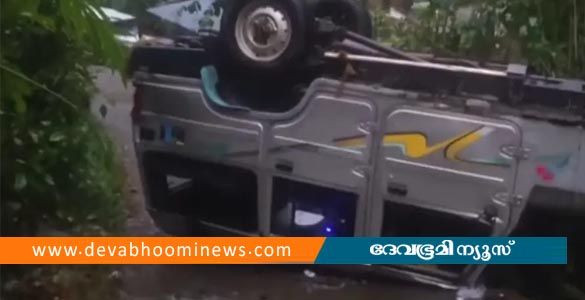 നെടുങ്കണ്ടത്ത് തോട്ടംതൊഴിലാളികൾ സഞ്ചരിച്ച ജീപ്പ് മറിഞ്ഞ് അപകടം; 10 പേർക്ക് പരിക്ക്