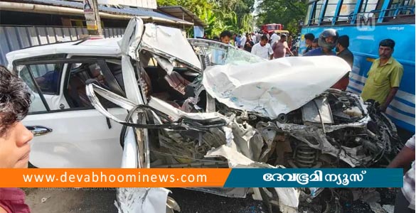 ചെറുതുരുത്തിയില്&zwj; ബസും കാറും കൂട്ടിയിടിച്ച് നിരവധിപേർക്ക് പരിക്ക്