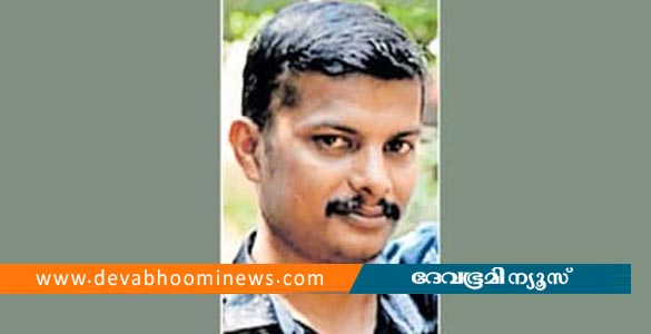 ബൈക്ക് ഓടിക്കുന്നതിനിടെ തേങ്ങ തലയിൽ വീണു; നിയന്ത്രണം വിട്ട ബൈക്ക് മറിഞ്ഞ് യുവാവ് മരിച്ചു