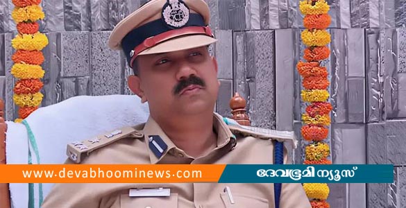 തടവുകാരില്&zwj; നിന്ന് കൈക്കൂലി; ഡിഐജി വിനോദ് കുമാറിന് സസ്പെൻഷൻ