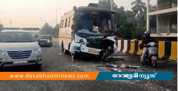 കോ&zwj;ഴിക്കോട് ശബരിമല തീര്&zwj;ഥാടകര്&zwj; സഞ്ചരിച്ച ബസ് ലോറിയിൽ ഇടിച്ച് 18 പേർക്ക് പരിക്ക്