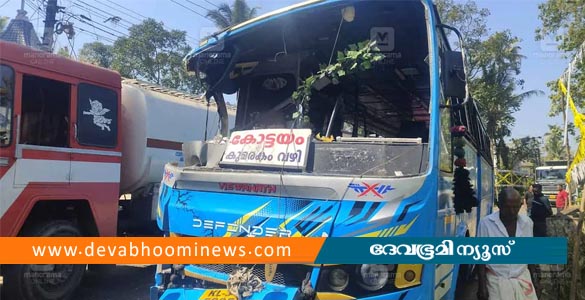 ചേർത്തലയിൽ സ്വകാര്യ ബസും ടോറസ് ലോറിയും കൂട്ടിയിടിച്ച് 9 പേർക്ക് പരിക്ക്