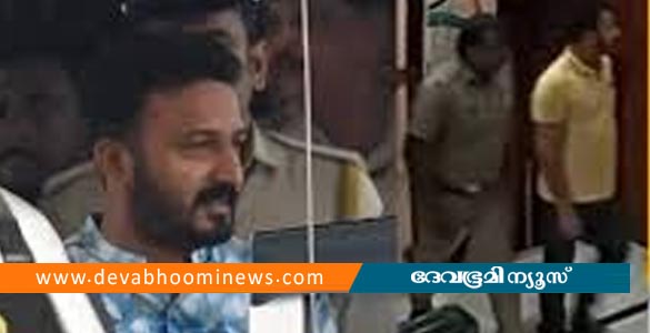 ജയിലില്&zwj; ആരെയും കാണാന്&zwj; താല്&zwj;പര്യമില്ല; കോണ്&zwj;ഗ്രസ് പ്രവർത്തകനെ കാണാന്&zwj; കൂട്ടാക്കാതെ രാഹുല്&zwj;