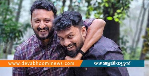 രാഹുലിനെ കാണണം; അതിജീവിതയുടെ ചാറ്റുകൾ പുറത്തുവിട്ട് ഫെനി നൈനാൻ