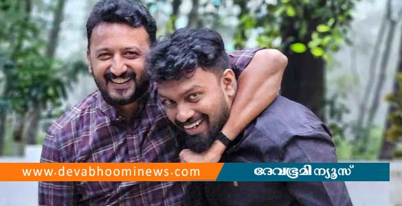 ഫെന്നി നൈനാന്&zwj; തലയും വാലുമില്ലാത്ത ചാറ്റ് പുറത്തുവിട്ടത് അധിക്ഷേപിക്കാന്&zwj;- അതിജീവിത