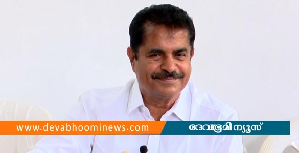 'പോറ്റിയുടെ വീട്ടിൽ പോയിട്ടുണ്ട്, കൊള്ളക്കാരനാണെന്ന് അറിഞ്ഞുകൊണ്ടല്ല പരിചയപ്പെടുന്നത്'-  അടൂർ പ്രകാശ്