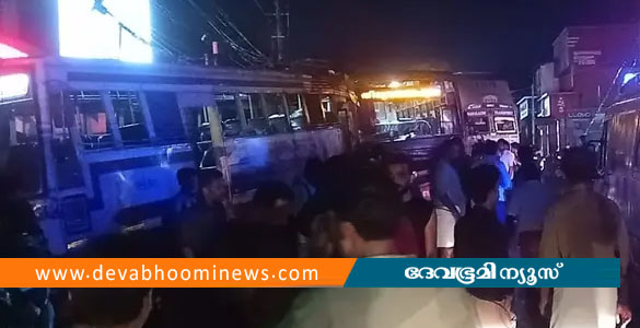 കുന്നംകുളത്ത് കെഎസ്ആർടിസി ബസുകൾ കൂട്ടിയിടിച്ചു; നിരവധി പേർക്ക് പരിക്ക്