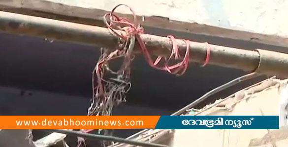 വലിയങ്ങാടിയിൽ വീണ്ടും കോൺക്രീറ്റ് സ്ലാബ് തകർന്നുവീണ് അപകടം; ആർക്കും പരിക്കില്ല