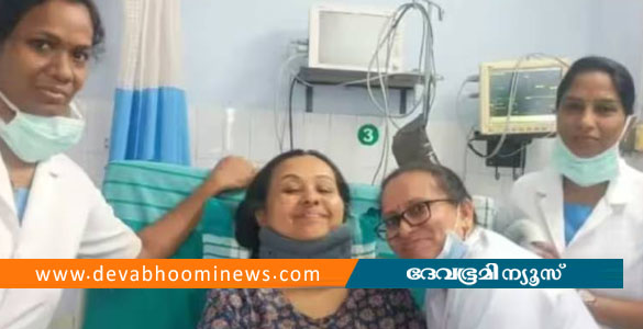 മന്ത്രി അഭിനയിച്ചു നാടകം കളിച്ചുവെന്ന പ്രചാരണം മനുഷ്യത്വമില്ലായ്മ; സെല്&zwj;ഫി വിവാദത്തില്&zwj; നഴ്&zwnj;സിന്റെ കുറിപ്പ്