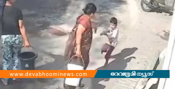 ഹോളി ആഘോഷത്തിനിടെ ചെറുമകൻ ദേഹത്ത് കളർ വിതറി; തിളച്ച വെള്ളം കുട്ടിയുടെ മേലൊഴിച്ച് മുത്തശ്ശി