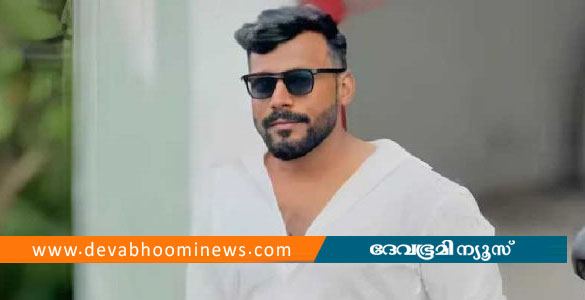 ഇൻസ്റ്റഗ്രാമിലൂടെ സൗഹൃദം, സ്വർണാഭരണങ്ങളുമായി മുങ്ങും; 'കിനാവിന്&zwj;റെ രാജകുമാരൻ' അറസ്റ്റിൽ