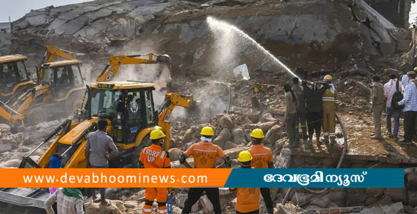 പ്രയാഗ്&zwnj;രാജിൽ കോൾഡ് സ്റ്റോറേജ് കേന്ദ്രത്തിന്റെ ഒരു ഭാഗം തകർന്നു വീണു; 4 മരണം