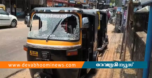 കടുത്ത ചൂട്: പാലക്കാട് ഓട്ടോറിക്ഷയുടെ ഗ്ലാസ് പൊട്ടിച്ചിതറി