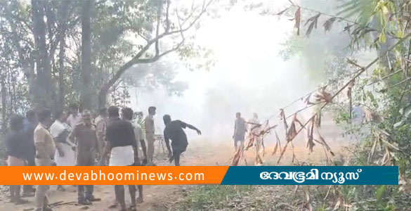 മുണ്ടത്തിക്കോട് വെടിക്കെട്ട് പുരയില്&zwj; സ്&zwnj;ഫോടനം; മൂന്ന് മരണം: 8 പേരുടെ നില ​ഗുരുതരം