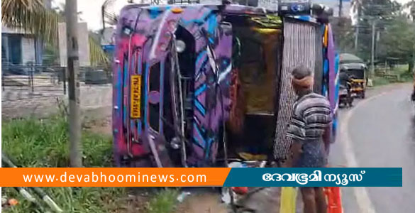 തിരുവല്ലയിൽ തമിഴ്നാട് സ്വദേശികൾ സഞ്ചരിച്ച ടൂറിസ്റ്റ് ബസ് അപകടത്തിൽപ്പെട്ടു; 7പേ&zwnj;ർക്ക് പരിക്ക്