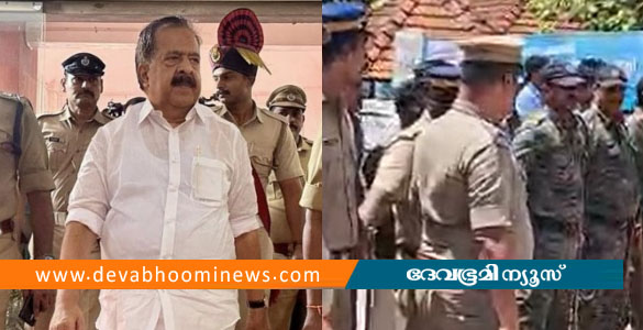 ആഭ്യന്തര മന്ത്രിയുടെ സന്ദർശനം; ആലപ്പുഴ സ്കൂളിൽ മിഠായി വിതരണത്തിനെത്തിയ എസ്എഫ്ഐക്കാർ കരുതൽ തടങ്കലിൽ