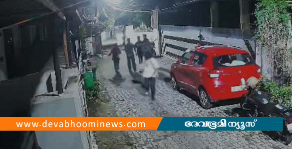 കലൂരില്&zwj; പെണ്&zwj;കുട്ടികളെ ആക്രമിച്ച സംഭവം: മൂന്ന് പ്രതികള്&zwj; പിടിയില്&zwj;
