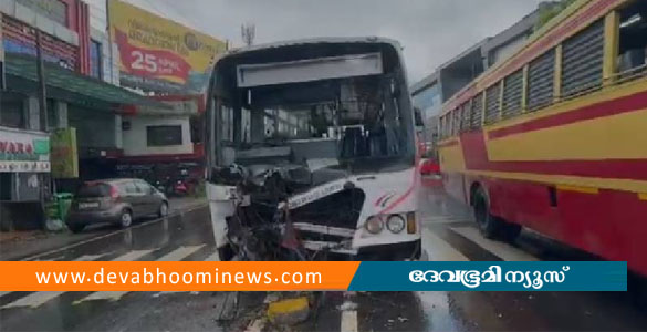 തൃശ്ശൂരിൽ കെഎസ്ആർടിസി ബസ് ഡിവൈഡറിലേക്ക്&zwnj; ഇടിച്ചുകയറി; ഡ്രൈവർക്കും യാത്രികർക്കും പരിക്ക്