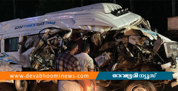 മലപ്പുറത്ത് ട്രാവലറും ട്രിപ്പര്&zwj; ലോറിയും കൂട്ടിയിടിച്ചു; രണ്ട് മരണം, നിരവധി പേര്&zwj;ക്ക് പരിക്ക്