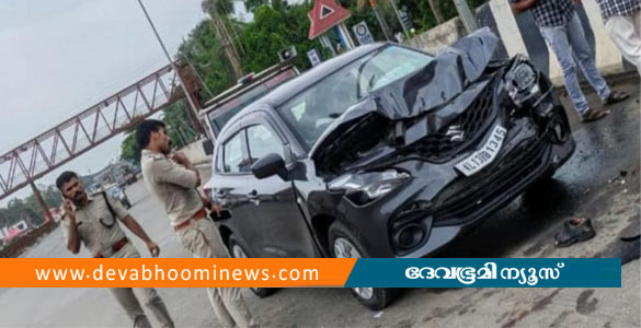 നിയന്ത്രണം വിട്ട കാര്&zwj; ഹൈവേ പട്രോളിംഗ് സംഘത്തിലേക്ക് ഇടിച്ച് കയറി; പോലീസുകാര്&zwj;ക്ക് പരിക്ക്