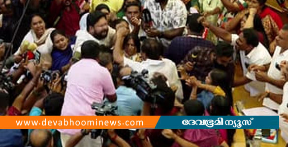 തിരുവനന്തപുരം കോർപ്പറേഷനിലെ സംഘര്&zwj;ഷം: ബിജെപി കൗണ്&zwj;സിലര്&zwj;മാര്&zwj;ക്കെതിരെ കേസ്