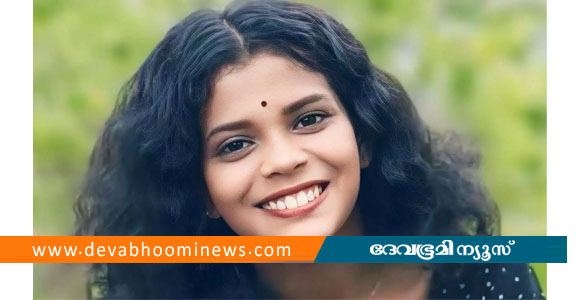 കോഴിക്കോട് ട്രെയിന്&zwj; തട്ടി യുവതിക്ക് ദാരുണാന്ത്യം