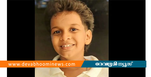 തൃശൂരില്&zwj; ഫുട്ബോൾ കളിക്കിടെ എർത്ത് കമ്പിയിൽ നിന്ന് ഷോക്കേറ്റ് പതിമൂന്നുകാരന് ദാരുണാന്ത്യം