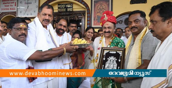 മൂകാംബിക ക്ഷേത്രത്തിൽ ദർശനം നടത്തി മുഖ്യമന്ത്രി വി.ഡി. സതീശൻ
