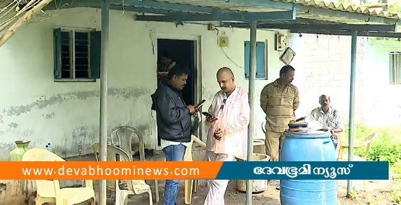പാലക്കാട് കവര്&zwj;ച്ചയ്ക്കിടെ വയോധികയെ തീയിട്ട് കൊലപ്പെടുത്തി കുഴിച്ചുമൂടി