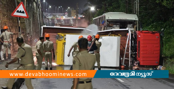 വടക്കഞ്ചേരിയിൽ സിഎൻജി ഗ്യാസ് ലോറിയും ബസും കൂട്ടിയിടിച്ച് അപകടം; 9 പേർക്ക് പരിക്ക്