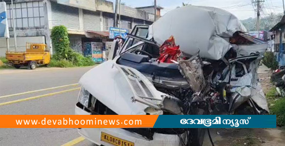 തിരുവനന്തപുരത്ത് നിർത്തിയിട്ട ലോറിക്ക് പിന്നിൽ ടെമ്പോ ട്രാവലർ ഇടിച്ച് അപകടം; ഒരാൾ മരിച്ചു